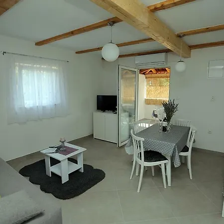 Tena Supetar